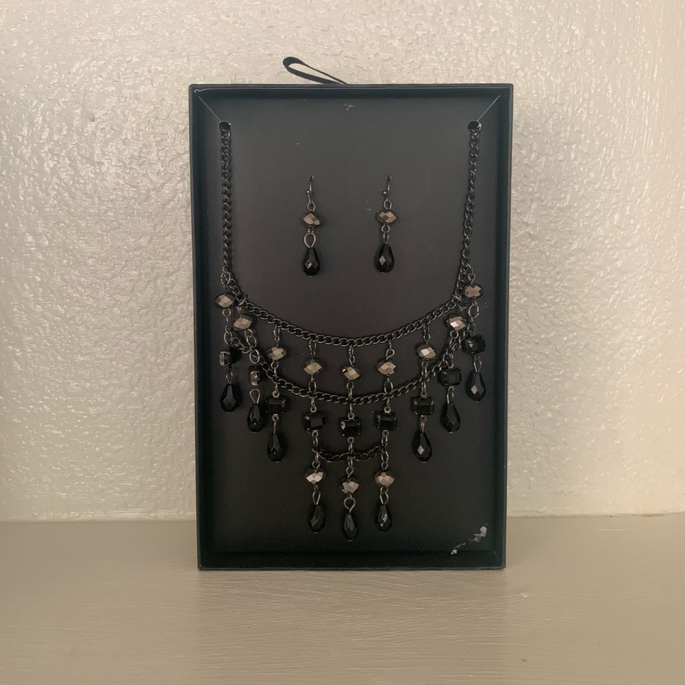 Necklace and earrings set